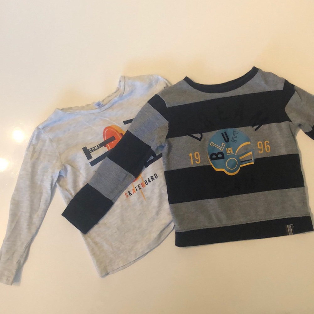 2 Okaidi long sleeve t-shirts